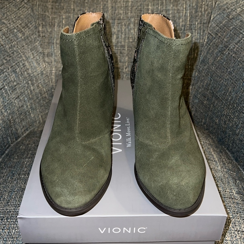 Vionic heeled bootie